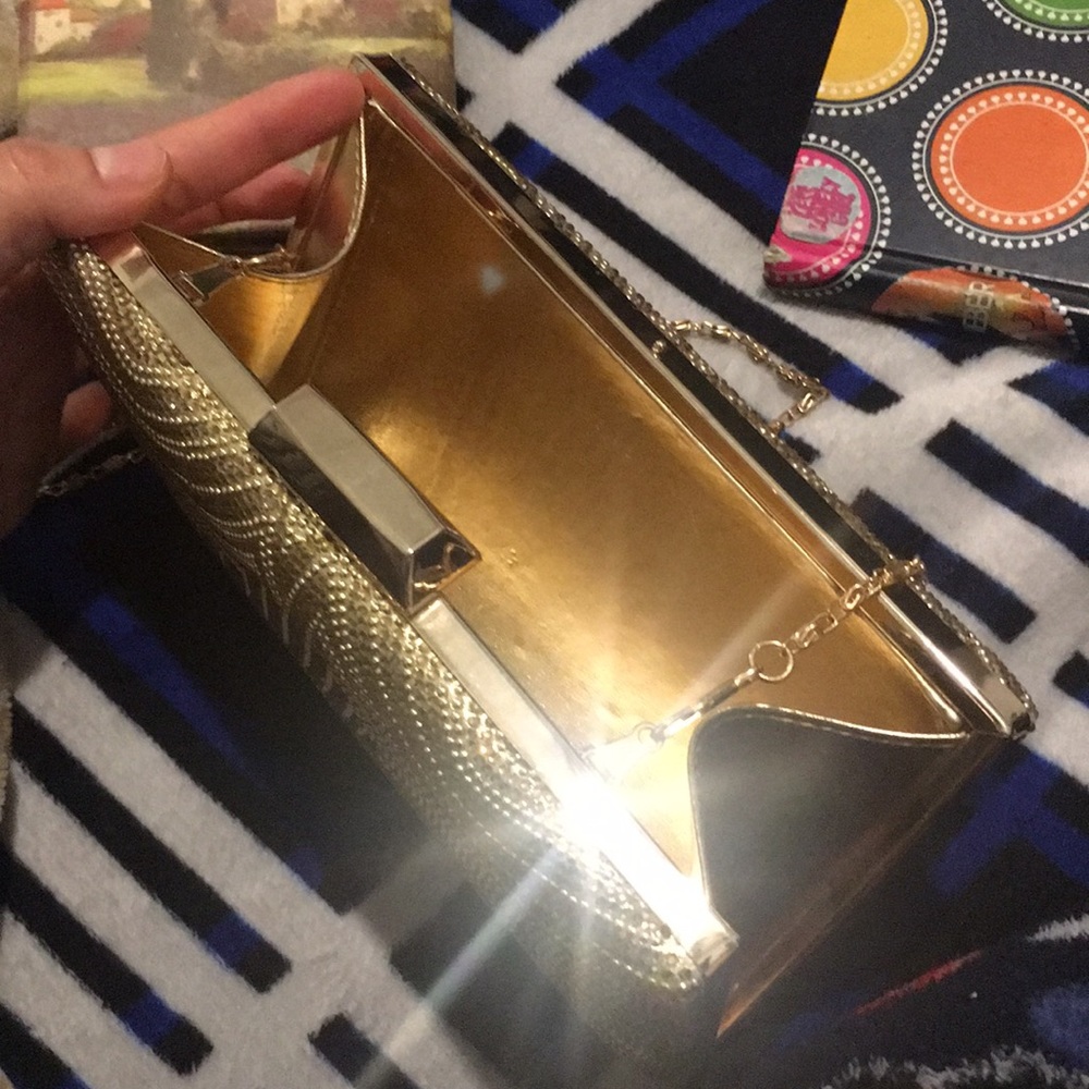 I’m selling this purse for 49$ - Picture 2 of 3